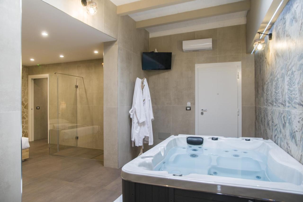 Suite 18 Luxury Apartments Bari Luaran gambar