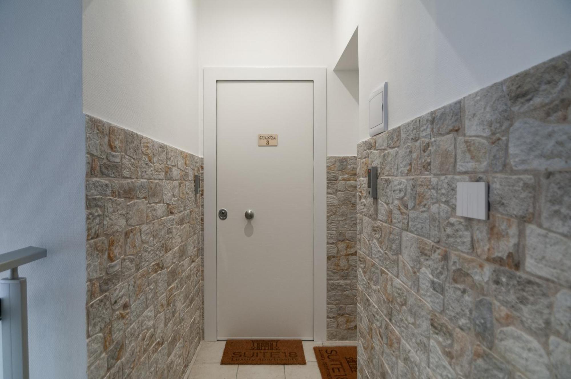 Suite 18 Luxury Apartments Bari Luaran gambar
